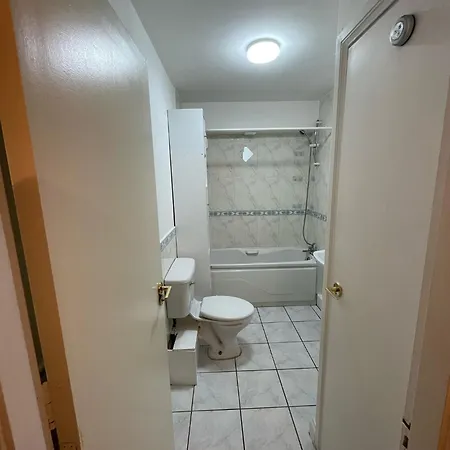 Spacious 2 Bedroom Near The Spire 公寓